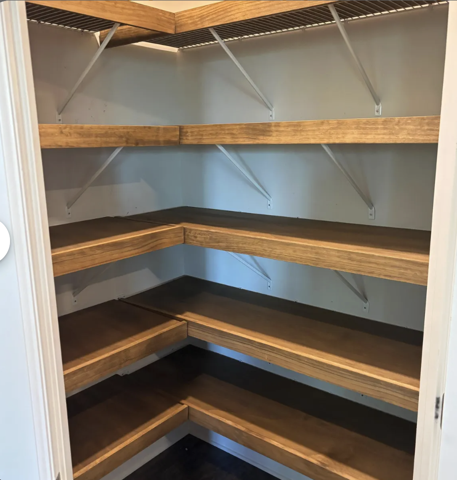 Corner shelf solution